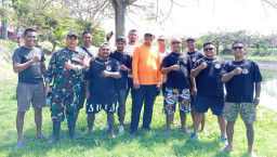 FP NTT  Forum Pemuda NTT  Provinsi Bali Lakukan Bakti Sosial Bersih-Bersih Sampah Dipinggir Sungai Taman Pancing Denpasa