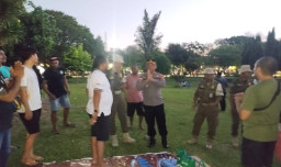 Polsek Dentim Bersinergi dengan TNI, Satpol PP dan Pecalang Gelar Patroli Yustisi Humanis di Kawasan Lapangan Renon