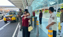 Polwan Posyan Bandara Ngurah Rai Bantu Amankan WNA Jepang Diduga Depresi