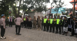 Tingkatkan Kamtibmas, Polsek Dentim bersama TNI, Satpol PP, Linmas dan Pecalang Gelar Patroli KRYD Yustisi di Kawasan Ba