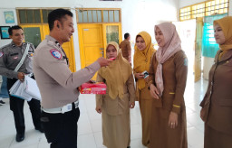 Satlantas Polres Sampang Melaksanakan Kegiatan Aksi Simpatik Sosialisasi Keselamatan Berlalu Lintas di SMKN 1 Jrengik