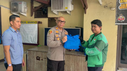 Polsek Legok Gelar Jumat Peduli, Bagikan Sembako dan Lakukan Pemeriksaan Kesehatan Gratis