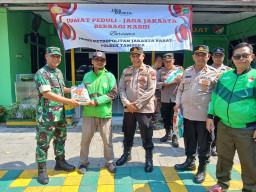 Polsek Tambora Lakukan Giat Jum'at Peduli - Jaga Jakarta Berbagi Kasih