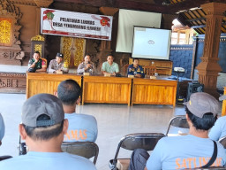 Sat Binmas Polres Jembrana Gelar Sosialisasi dan Bimtek Linmas Desa Yehembang Kangin, Wujudkan Harkamtibmas Kondusif