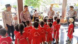 Giat Outing Class PAUD Putra Prima Duta di Polsek Denpasar Timur