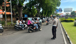 Satlantas Polres Bandara Atur Lalin Usai Ibadah di Gereja Ekklesia Tuban