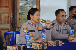 Kapolres Jembrana Turun Langsung Dengar Aspirasi Nelayan Medewi Lewat Jumat Curhat