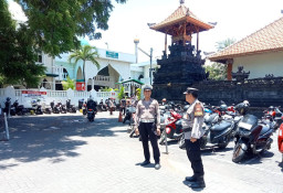 Polres Bandara Ngurah Rai Amankan Ibadah Sholat Jumat di Dua Masjid Kawasan Bandara