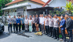 Polres Kawasan Bandara I Gusti Ngurah Rai Melayat ke Rumah Duka Purnawirawan Polri Sebagai Wujud Kepedulian
