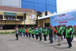 Polres Pelabuhan Tanjung Perak dan Komunitas Ojol Bersinergi Jaga Keamanan Surabaya Melalui Apel Kamtibmas
