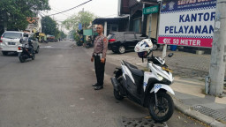 Untuk Mengantisipasi Calo Yang Menawarkan Jasa Pengurusan SIM Polisi Rutin Patroli di Depan Satpas Colombo