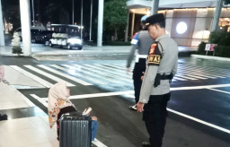 Patroli Dialogis, Personel Polres Bandara Wujudkan Keamanan di Area Keberangkatan Domestik
