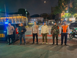 Perkembangan Situasi, Babinsa Koramil 02/Sawah Besar Bersama Tiga Pilar Laksanakan Patroli Malam