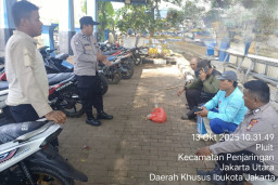 Polsubsektor Muara Angke Gencarkan Patroli Jaga Jakarya dan Himbauan Kamtibmas di Jl. Pendaratan Udang"