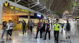 Tingkatkan Keamanan, Polres Bandara Ngurah Rai Bersama TNI AU dan Avsec Patroli Titik Strategis