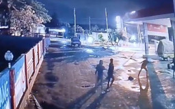 Mencekam! Usai Bacok Korban, Pelaku Tembakkan Senjata Api di SPBU Camplong