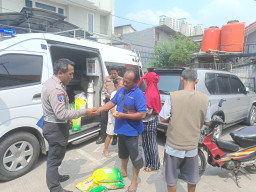 Satlantas Polres Pelabuhan Tanjung Priok, Salurkan Beras GPM dari Bulog untuk Warga Jakarta Utara