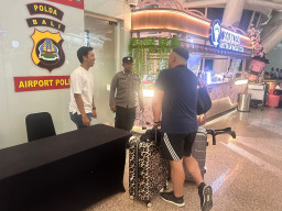 Polisi Bandara Ngurah Rai Tingkatkan Pelayanan Humanis kepada Wisatawan di Terminal Internasional