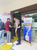 Anggota Samsat Surabaya Utara, Tingkatkan Kesadaran Masyarakat Melalui Pelayanan Samsat Wajib Pajak