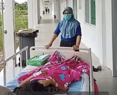 Kisah Pilu..!! 8 Hari Bayi Dikebumikan, Kini Ibunya Lagi Dirujuk ke RSUD Jamaluddin