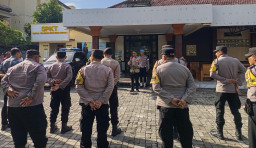 Apel Jam Pimpinan di Polsek Dentim, Kapolsek Kompol I Ketut Tomiyasa Tekankan Etos Kerja dan Tanggung Jawab