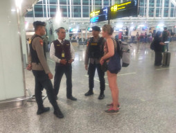 Patroli Malam di Bandara Ngurah Rai, Polisi Sigap Pastikan Keamanan Wisatawan