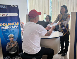 Satpas SIM Polresta Denpasar Pastikan Pelayanan SIM Maksimal, Petugas Berikan Panduan Lengkap Kepada Pemohon