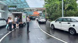Polres Bandara Ngurah Rai Lakukan Pengaturan Lalin di Akses Utama Bandara Untuk Jaga Kelancaran Kendaraan