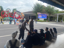 Patroli Dialogis Polres Bandara Ngurah Rai Berikan Rasa Aman Kepada Pengguna Jasa Bandara