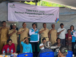 PLN Hadirkan Keadilan Energi Lewat Program Tirai Kasi di Kecamatan Ndona Timur, NTT, Terus Terangi Wilayah Terpencil