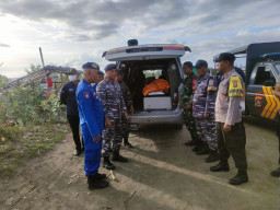 Respon Cepat Laporan Warga, Polres Jembrana Evakuasi Temuan Jenazah di Perairan Pengambengan