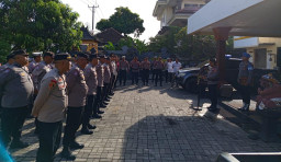 Pertegas Disiplin dan Responsif Tugas, Kapolsek Dentim Berikan Arahan dalam Apel Jam Pimpinan