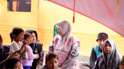 Srikandi PLN Icon Plus Jatim Berbagi Kebaikan, Salurkan Bantuan untuk Warga Terdampak Erupsi Gunung Semeru di Lumajang