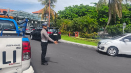Sat Lantas Tingkatkan Pengawasan dan Pengaturan Lalu Lintas di Terminal Domestik Ngurah Rai