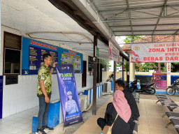 Sat Lantas Polres Sampang Gencarkan "Polantas Menyapa", Jalin Kedekatan dan Edukasi Kamseltibcar Lantas