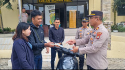 Polsek Kawasan Sunda Kelapa Kembalikan Motor Hasil Penggelapan Pada Pemilik