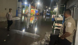 Pamapta Polres Sampang Pantau Banjir Kecil di Rongtengah: Genangan Air Terjadi di Tiga Ruas Jalan Utama
