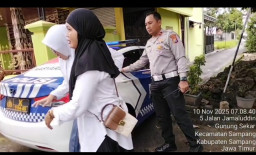 Aksi Cepat Satlantas Polres Sampang Bantu Siswi SMAN 1 Korban Kecelakaan Tunggal