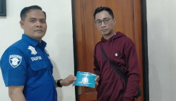 Wujud Pelayanan Prima, Petugas Samsat Antar BPKB ke Rumah Warga Rongtengah