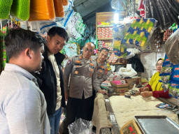 Satgas Pangan Polres Tanjung Priok Perketat Pengawasan Harga & Stok Beras di Pasar Muara Angke