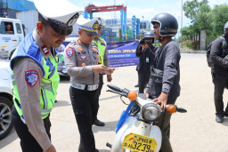 Operasi Zebra Polres Pelabuhan Priok, Polisi Tindak Pengendara Lawan Arus hingga Main HP di Jalan