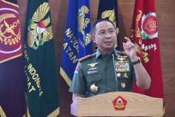 Panglima TNI Berikan Kuliah Umum kepada 111 Pasis Sesko TNI dan Resmikan Lapangan Olahraga Sesko TNI. 