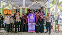 Satlantas Polres Sampang Gelar "Police Goes to Pesantren," Sosialisasi Operasi Zebra Semeru 2025