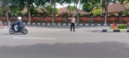 Sat Lantas Polres Kawasan Bandara Lakukan Pengaturan di Jalur Masuk dan Keluar Bandara, Arus Lalin Terpantau Normal Lanc