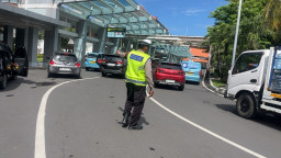Polres Bandara Ngurah Rai Intensifkan Pengaturan Lalu Lintas di Area Keberangkatan Domestik