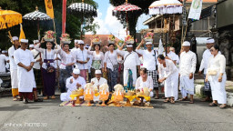 Prajurit Kodim 1619  Tabanan Laksanakan Bhakti Spiritual Melalui Persembahyangan Piodalan Pura Makodim 