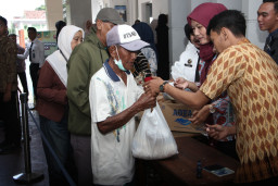 Aksi Berbagi Tiada Henti, Lapas I Madiun Rutin Hadirkan Baksos untuk Warga Sekitar Setiap Jum’at