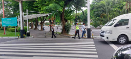 Polres Bandara Ngurah Rai Atur Arus Kendaraan di Area Keberangkatan Domestik