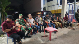 Cegah Kriminalitas, Kodim 0505/JT Bersama Unsur Komduk Gelar Patroli/Siskamling Keliling di Pasar Rebo.*