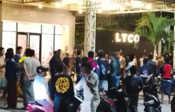 Lyco Cafe Sampang Didemo Massa Terkait Konten TikTok yang Dinilai Lecehkan Ulama